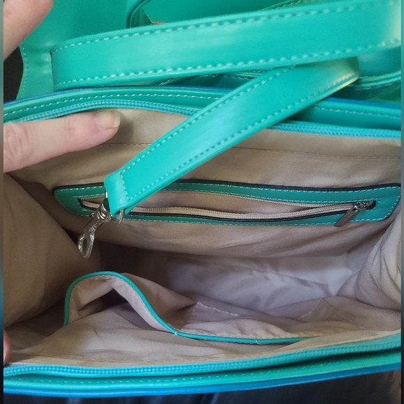 Via by Vieta HOST PICK! 🎈🎉✨️NWT gorgeous structured teal handbag 9x9x3.5 - Picture 7 of 8